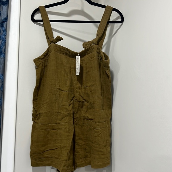 L Space Stephie Romper in mos - Picture 3 of 9